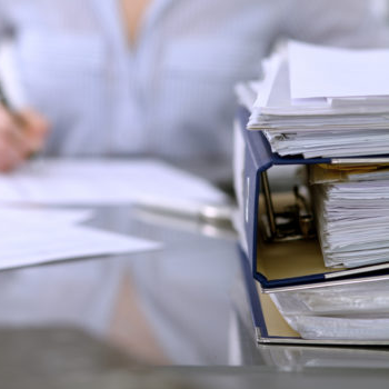 Finanční instituce bude mimo jiné zajímat i stavební povolení, výpis z katastru nemovitostí, rozpočet stavby, ocenění nemovitosti a doklad o vlastnickém právu nemovitosti.